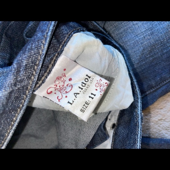 LA Idol Distressed Cropped Jeans - Picture 3 of 7